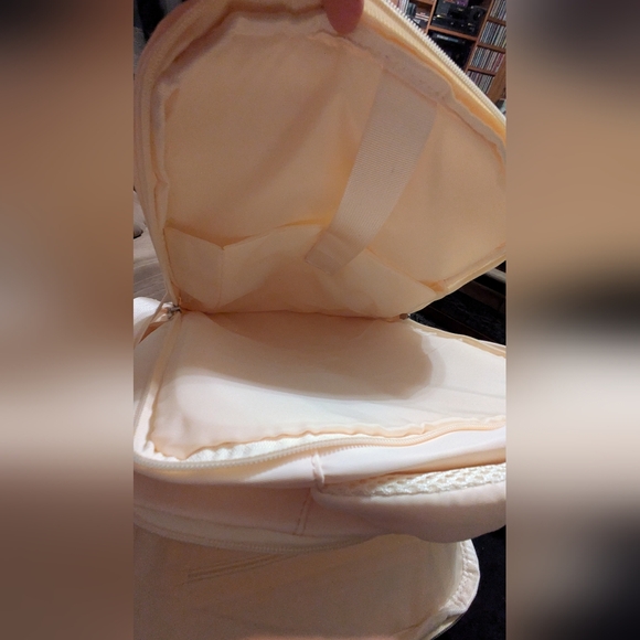 Spacious Backpack For Laptops, Traveling or Every Day Use. New. - Picture 8 of 9